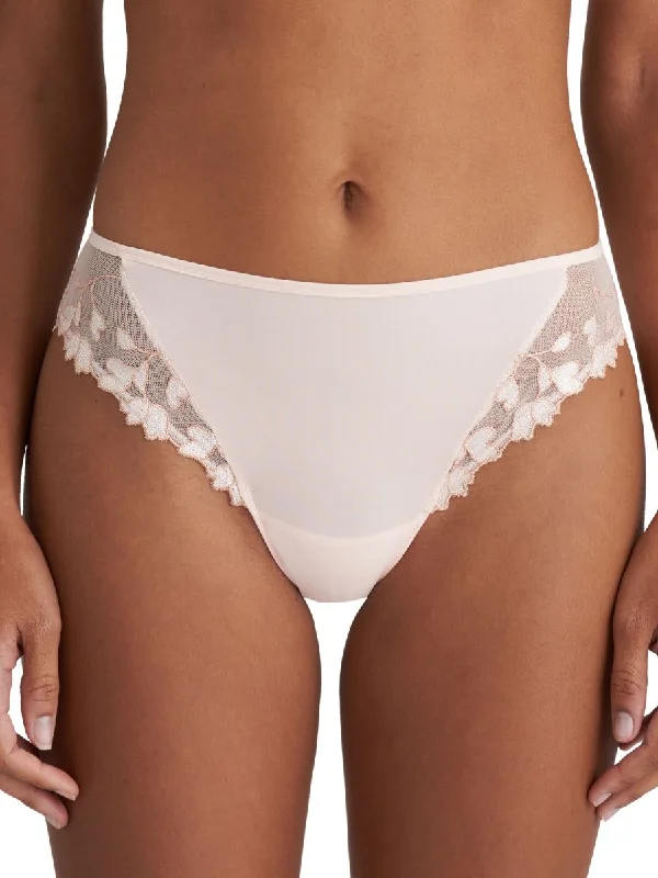 Leda Rio Brief