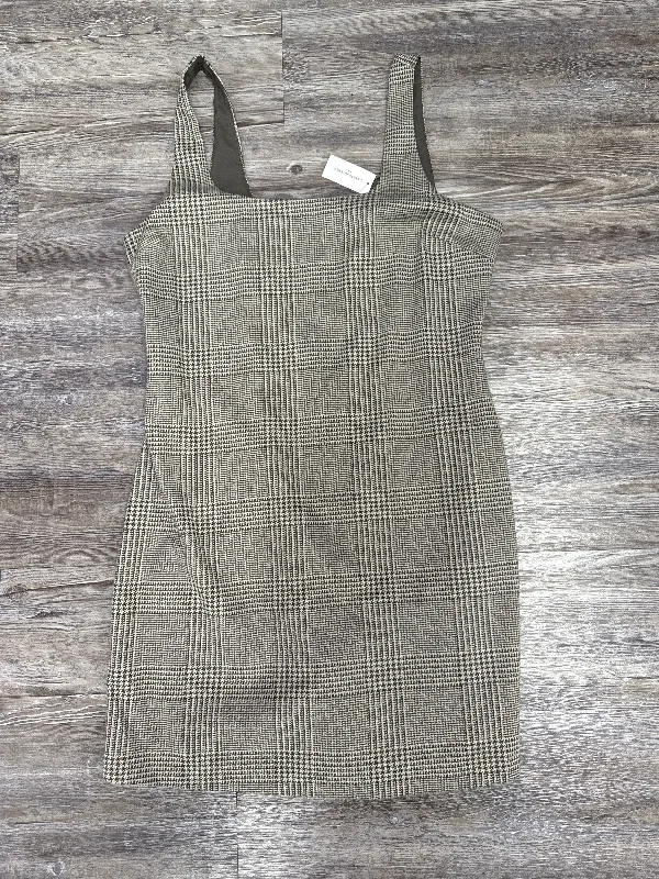 Dress Casual Short By Banana Republic In Plaid Pattern, Size: 8