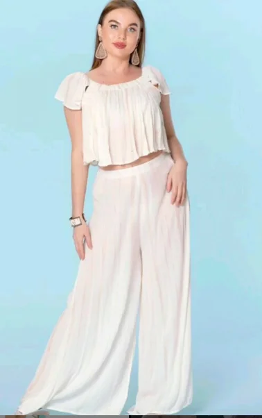 Crop top and white pants set