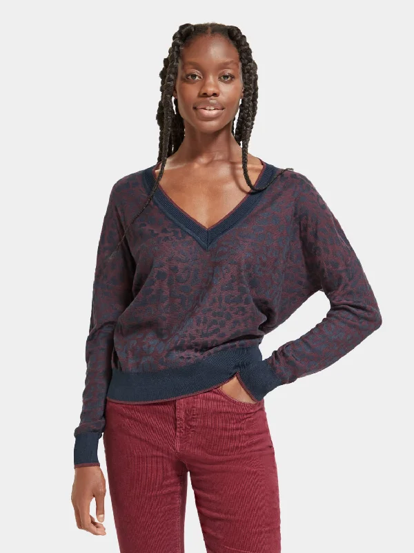 Animal jacquard v-neck pullover