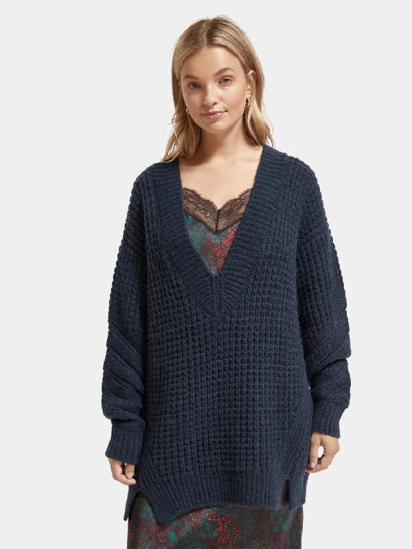 Oversized v-neck pullover